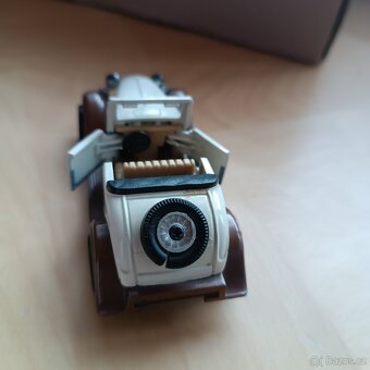 Prodám kovový model 1:43 Ford Roadster - 5