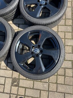 ORIGINÁL Alu Volkswagen AUSTIN R18, 5x112- TOP, LETNÍ PNEU - 5