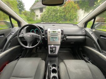 Toyota Corolla verso 2.2 - 5