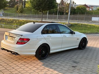 Mercedes C63 AMG 6,2 V8 samosvor - 5