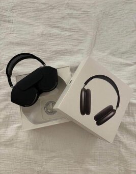 Apple AirPods Max v elegantní černé barvě - 5