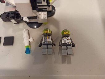 LEGO Space 6899 Nebula Outpost - 5
