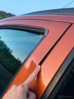 Prodám Mazda 2 na náhradní díly, stk do 4/26 - 5
