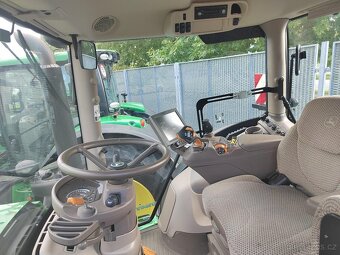 Traktor John Deere 6215R - 5