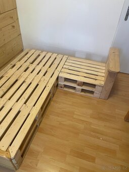 Stylový ručně vyrobený gauč z palet + polštáře + matrace - 5