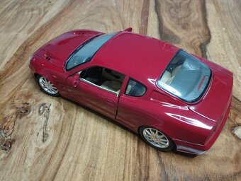 Maseratti 3000 GT 1/18 Bburago - 5