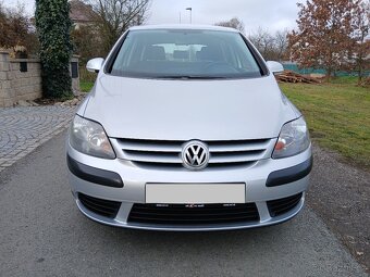 KRÁSNÝ GOLF PLUS 1.6 BENZÍN 1.MAJITELKA ZÁRUKA KM - 5