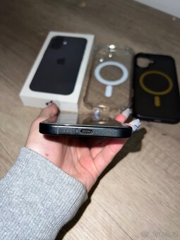 iPhone 16 (128 GB) – Černý, TOP STAV, V ZÁRUCE - 5