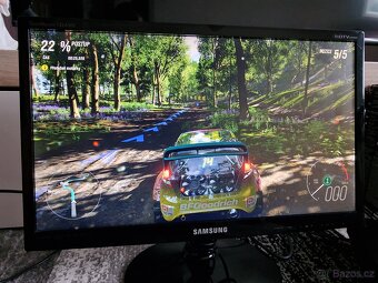 Xbox one X 1TB s hrami a Krabicí a Televizí Samsung - 5