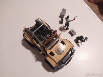 terénní auto s navijákem Schleich - 5