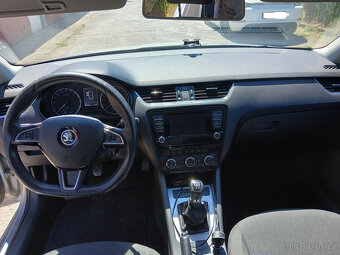 Octavia 3 2.0TDI 110kw 2015 Elegance - 5
