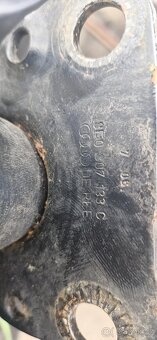 Vyztuha predniho narazniku Audi A4 B7 8E - 5