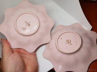 Krásný růžový porcelán-set hrnky, podšálky - 5
