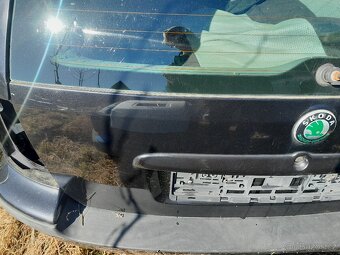 5 páté zadní dveře víko kufru Škoda Octavia 1barva 9910 - 5