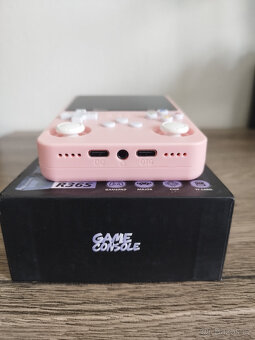 Handheld konzole R36S (verze ArkOS 2.0) +15000 her - růžová - 5