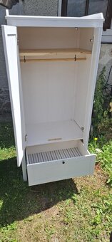 Dřevěná skříň IKEA Sundvik - 5