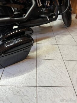 Harley-Davidson Sportster-Iron 1200 - 5
