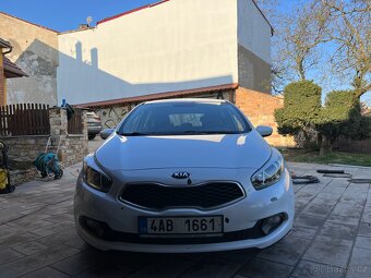KIA Ceed 1.4 CRDi (2013), hatchback, nafta, manuál - 5