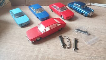 Autíčka na opravu 4x Tatra 613 - 5