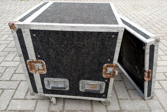 Prodám Rack 10 U (10 HE) s kolečky - 5