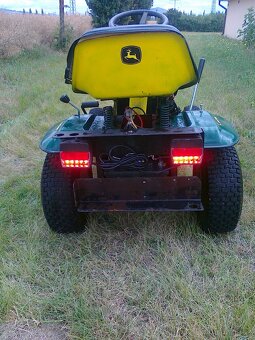 Zahradní traktor John Deere - 5