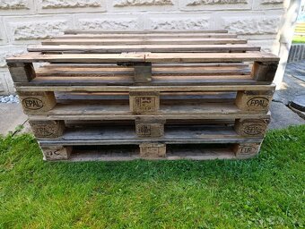 4 euro palety + jedna další za 300,- - 5