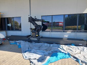 7 osy průmyslový robot KUKA KR125 s dráhou - 5