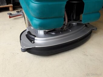 Podlahový mycí stroj Tennant 5680 Disk 80 s vl. pojezdem - 5