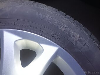 Elektrony Toyota s pneu R16 - 5