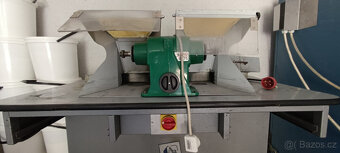 Prodám odsávací stůl s bruskou - 5