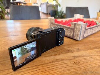 Sony ZV-E10 + 16-50 mm - 5