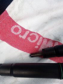 Prodám vstriky a vstřikovací lištu 2,2 cdi - 5