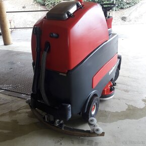 Podlahový mycí stroj Cleanfix Sauber RA 900 se sed.obsluhou - 5