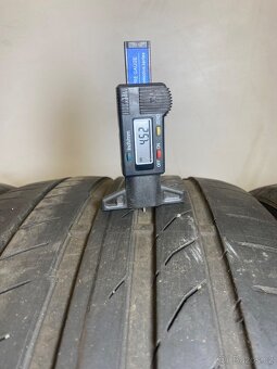255/35R19 - 5