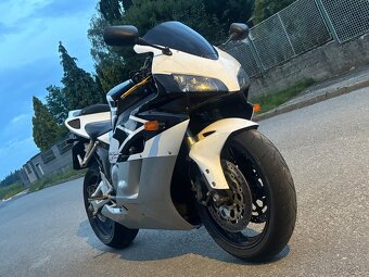 Honda CBR 1000RR Fireblade 2004 - 5