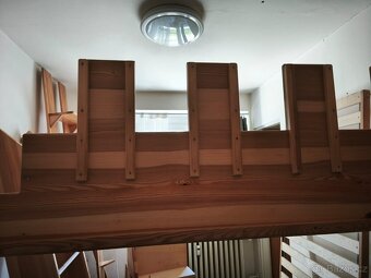 Prodám dřevěnou masivní patrovou postel s hradbami. - 5