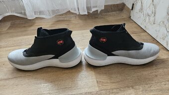 Under Armour UA...Unisexové boty
N - 5