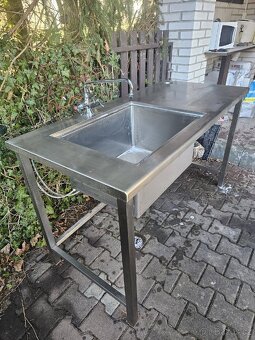 Nerezový stůl s dřezem - 5