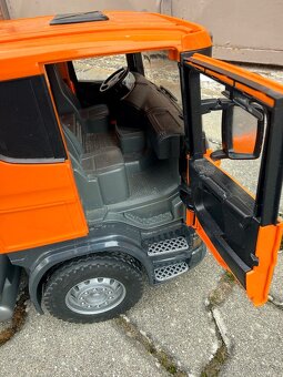 popelářské auto značky Bruder - 5