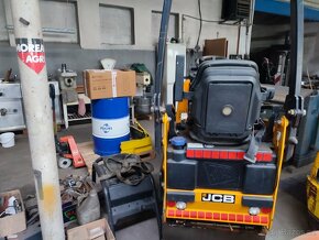 Prodám JCB válec 1,8 t - 5