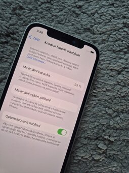 iPhone 12 64gb baterie 93% - 5