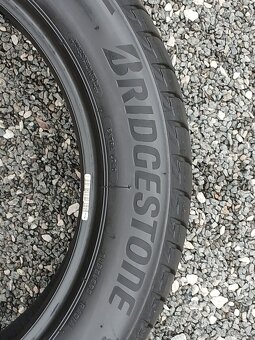 Zánovní letní pneu Bridgestone 205/55/17 8mm - 5
