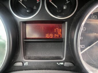 Peugeot 308 1.4 16V 72kW rok 2013 - 5