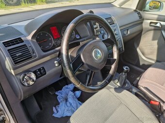 Volkswagen Touran - 5