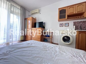 Studio 1+kk s balkonem a výhledem na bazén – Slunečné pobřež - 5