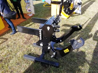 Prodám universální přední tříbodový závěs nosnost 2,8 t - 5