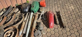 Kola nádrž výfuk blatník Jawa ČZ - 5