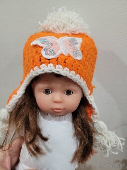 Pěkná panenka s doplňky..šála a čepice - 5