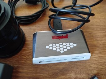 EOS350d s příslušenstvím a brašnou - 5