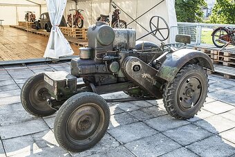 Traktor Svoboda 12 - 5